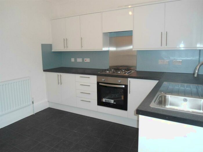 3 Bedroom Flat To Rent In High Street, Rochester, ME1
