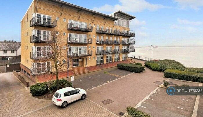 2 Bedroom Flat To Rent In Carmichael Avenue, Greenhithe, DA9