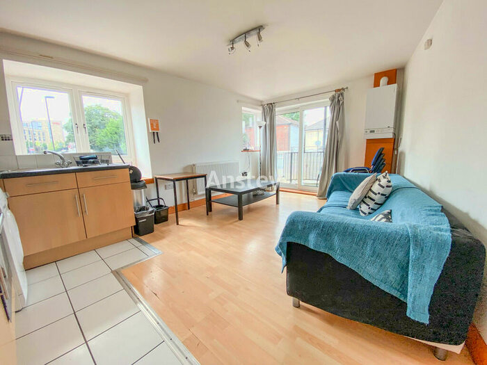 3 Bedroom Flat To Rent In Portswood Road, Southampton, SO17