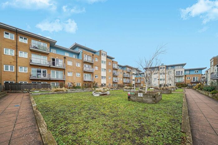3 Bedroom Flat For Sale In Whitestone Way, Woodall Court, CR0