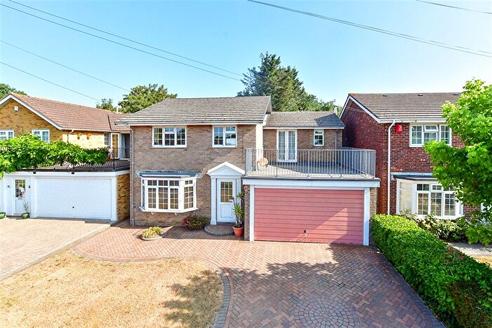 4 Bedroom Detached House For Sale In Woodpecker Close, Havant, Hampshire, PO9
