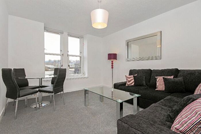 3 Bedroom Flat To Rent In Strathmore Avenue, Strathmartine, Dundee, DD3