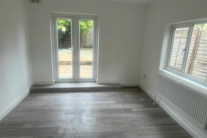 1 Bedroom Flat To Rent In Parchmore Road, Thornton Heath, CR7