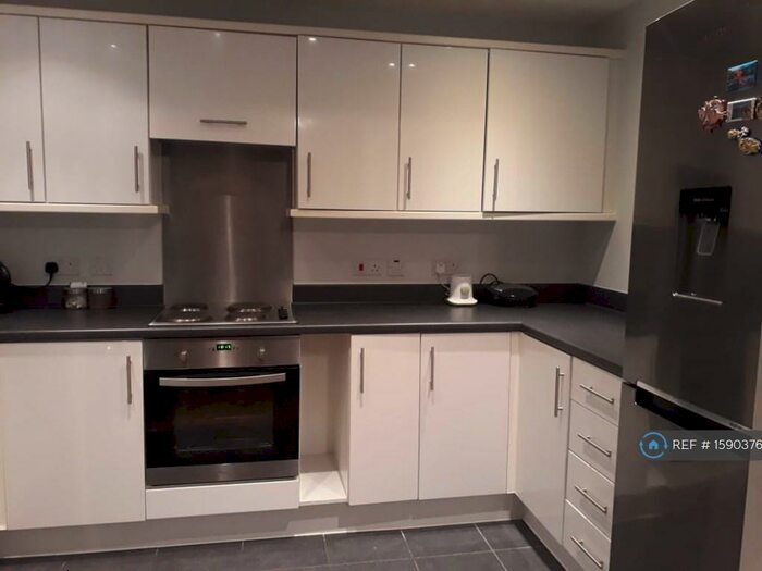 2 Bedroom Flat To Rent In Salk Close, London, NW9