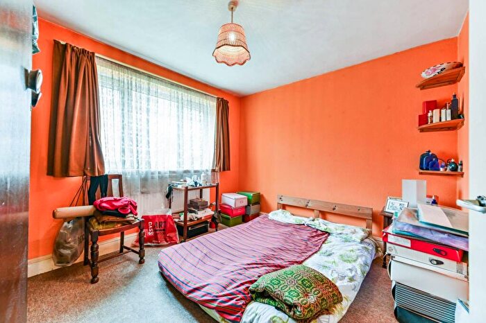 1 Bedroom Flat For Sale In Moreton Close, Tottenham, London, N15