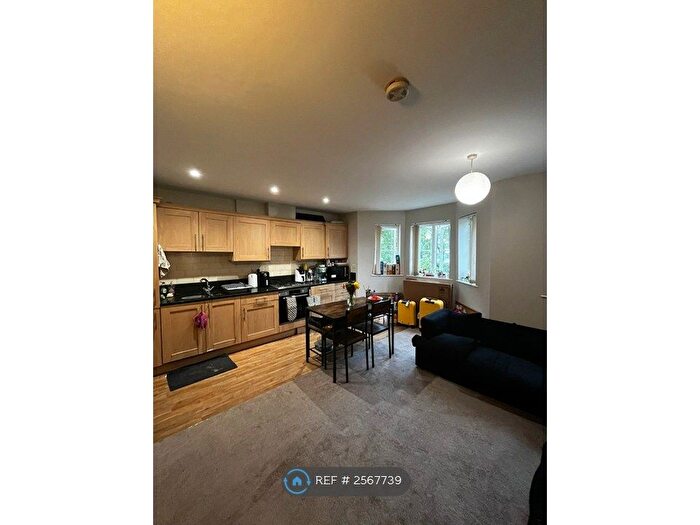 2 Bedroom Flat To Rent In Peckham Road, London, SE15