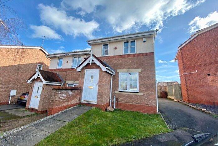 2 Bedroom Property To Rent In Marham Close, Nottingham, NG2