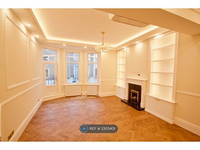 3 Bedroom Flat To Rent In Connaught Court, London, W2