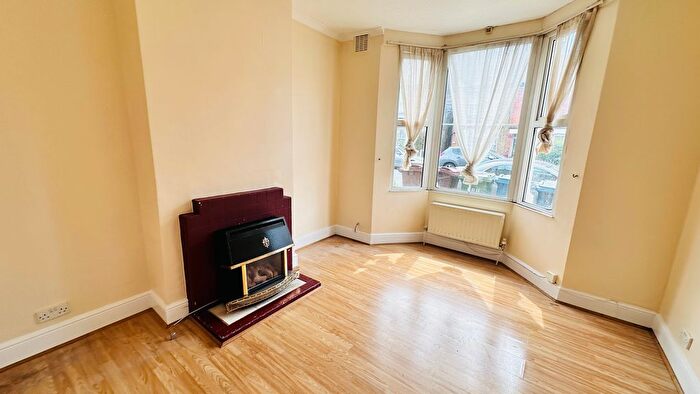 2 Bedroom Flat To Rent In Stanley Road, Harrow, HA2