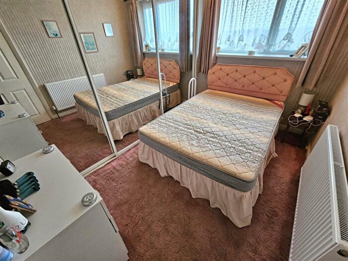 3 Bedroom End Of Terrace House For Sale In Glencroft Road, Solihull, B92