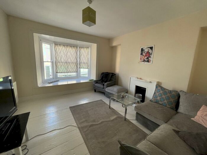 4 Bedroom Apartment To Rent In Dimond Street, Pembroke Dock, SA72