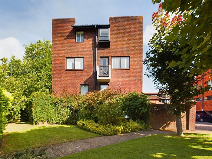 2 Bedroom Flat To Rent In Mallard Place, Twickenham, TW1