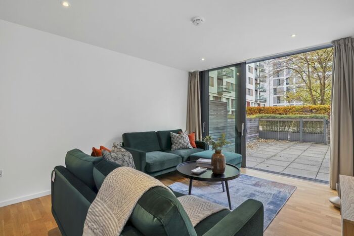 4 Bedroom Flat To Rent In , Townhouses, London, E20