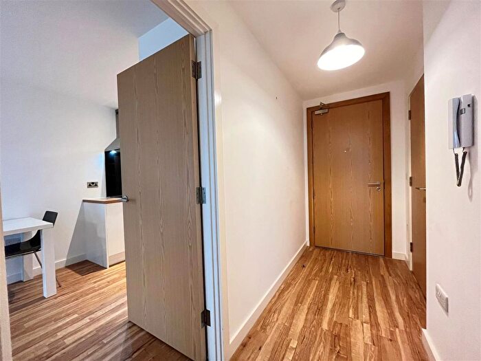 1 Bedroom Flat For Sale In Michigan Tower, Media City, Michigan Avenue, M50