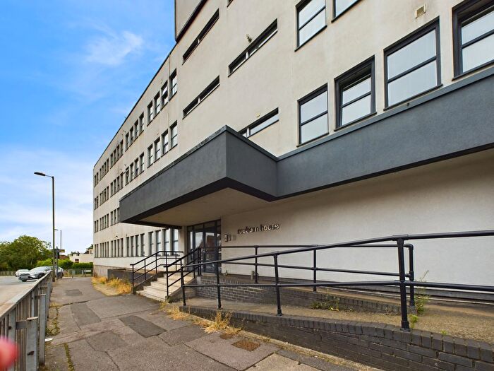 1 Bedroom Flat For Sale In Hulbert Road, Waterlooville, PO7