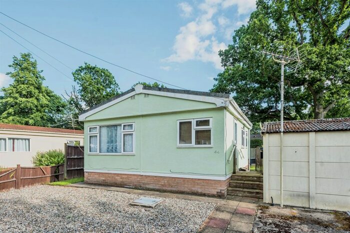 1 Bedroom Park Home For Sale In Pebble Hill, Radley, Abingdon, OX14