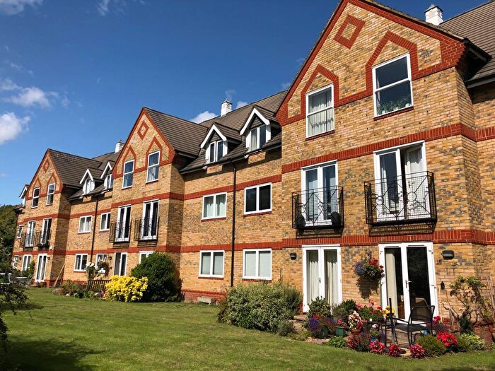 2 Bedroom Flat To Rent In Greenes Court, Berkhamsted, HP4