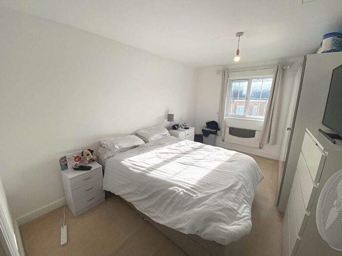 2 Bedroom Flat To Rent In Coleridge Way, Borehamwood, WD6