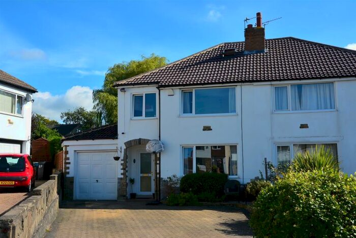 3 Bedroom Semi-Detached House To Rent In Victoria Close, Horsforth, LS18