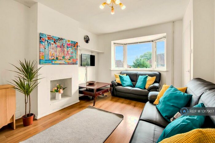 4 Bedroom Semi-Detached House To Rent In Hillspur Road, Guildford, GU2