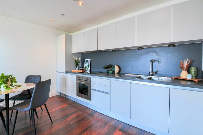 2 Bedroom Flat To Rent In Ordsall Lane, Salford, M5