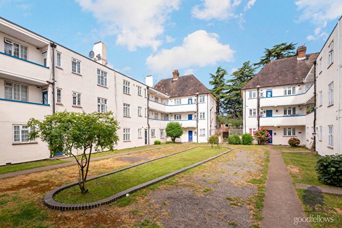 2 Bedroom Flat To Rent In The Holt, London Road, Morden, SM4