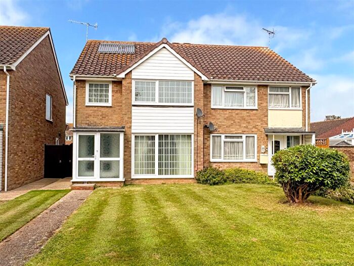 3 Bedroom Semi-Detached House For Sale In The Winter Knoll, Littlehampton, BN17