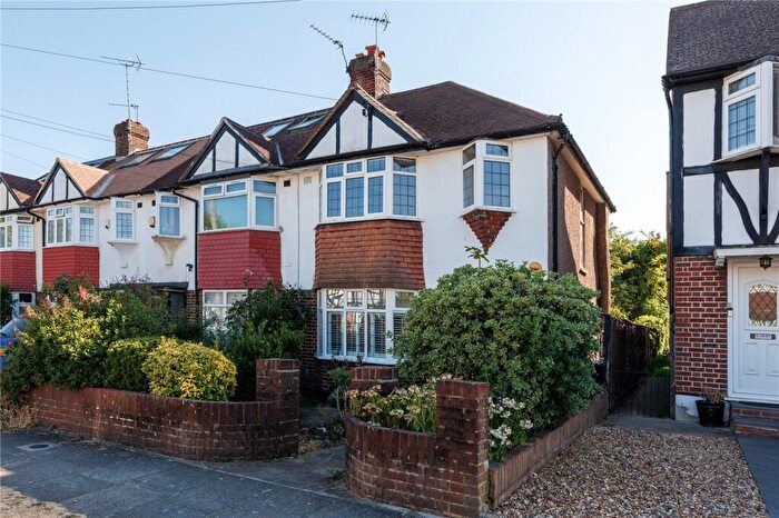 3 Bedroom End Of Terrace House For Sale In Orme Road, Kingston Upon Thames, KT1