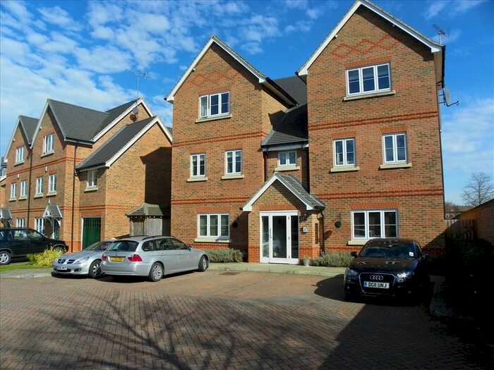 2 Bedroom Flat To Rent In Summer Court, Mill Lane, Sindlesham, Berkshire, RG41