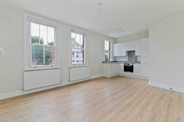 2 Bedroom Flat To Rent In Sternhold Avenue, Streatham, SW2