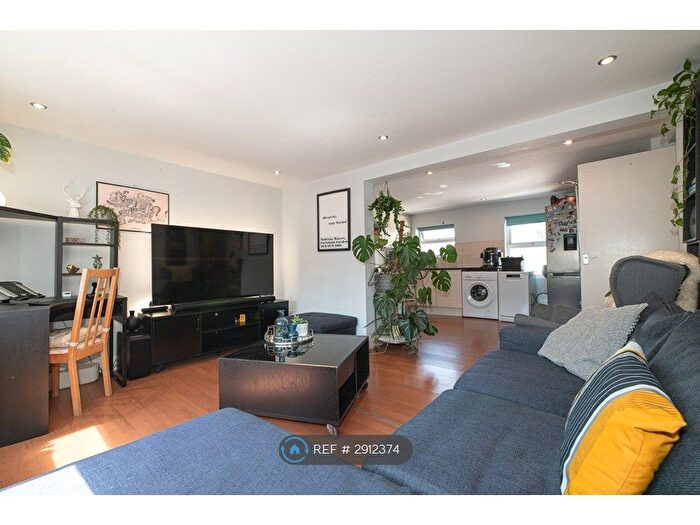 1 Bedroom Flat To Rent In Wyndham Road, Camberwell, SE5