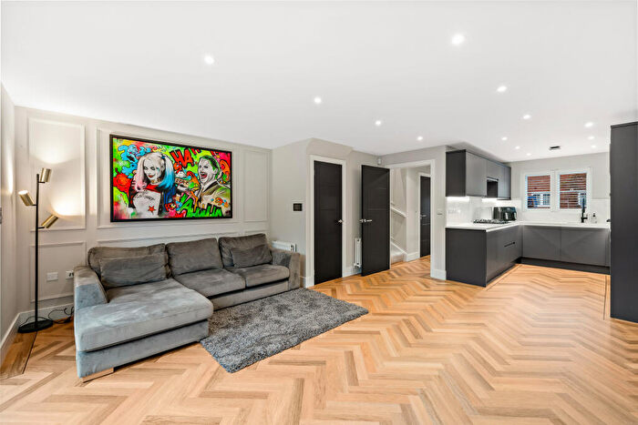 3 Bedroom Semi Detached House For Sale In Ref: El - Ellis Walk, Crawley, RH11