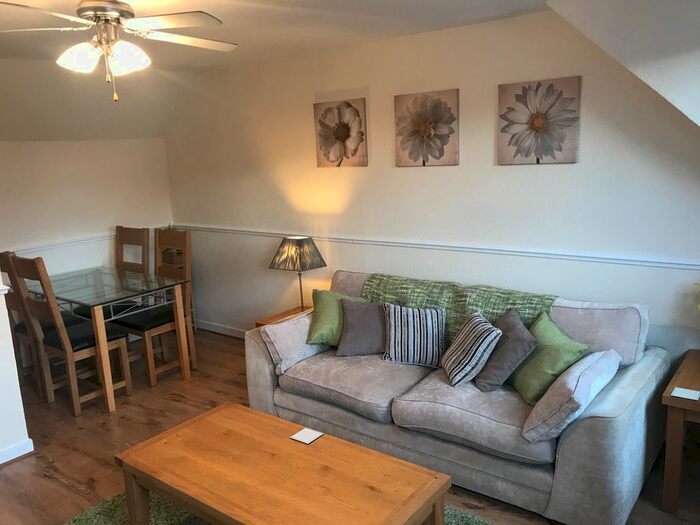 2 Bedroom Flat To Rent In High Street, Kinross KY13