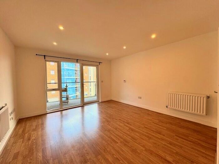 2 Bedroom Apartment To Rent In Hurworth House, John Thornycroft Road, SO19