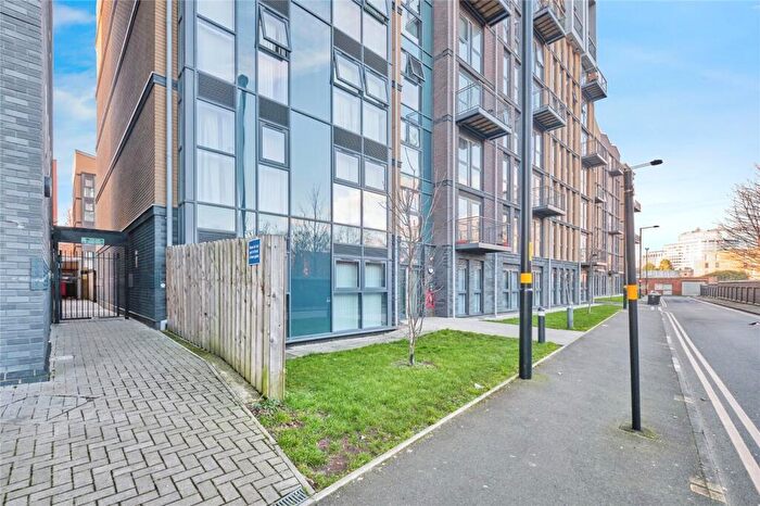 2 Bedroom Flat For Sale In Communication Row, Birmingham, West Midlands, B15