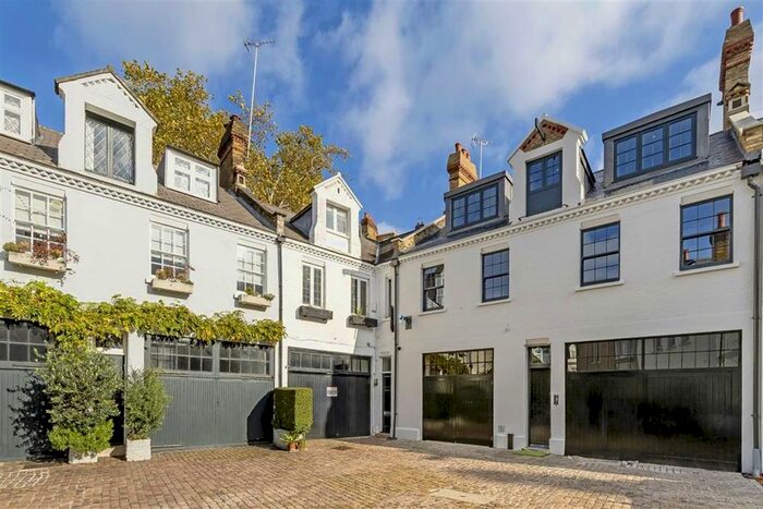 3 Bedroom Terraced House To Rent In Pont Street Mews, London, SW1X