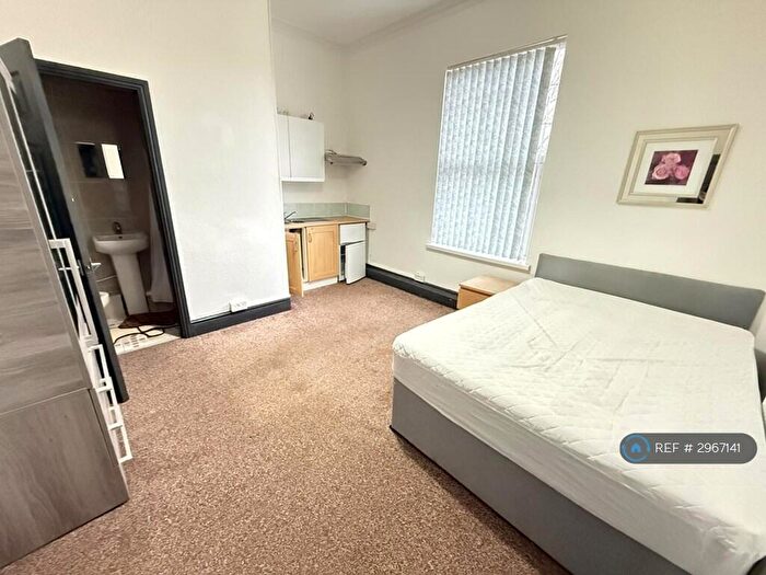 Studio To Rent In High St, West Bromwich, B70