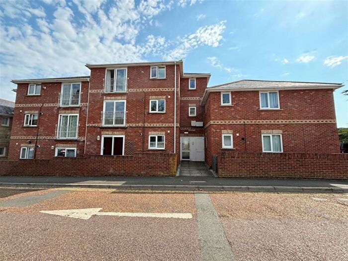 2 Bedroom Flat To Rent In Queens Road, Freshwater, PO40
