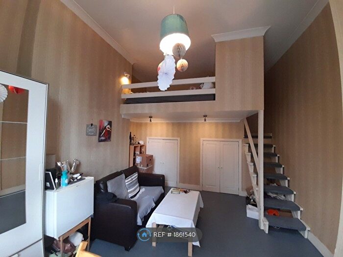 Studio To Rent In Hammersmith Grove, London, W6