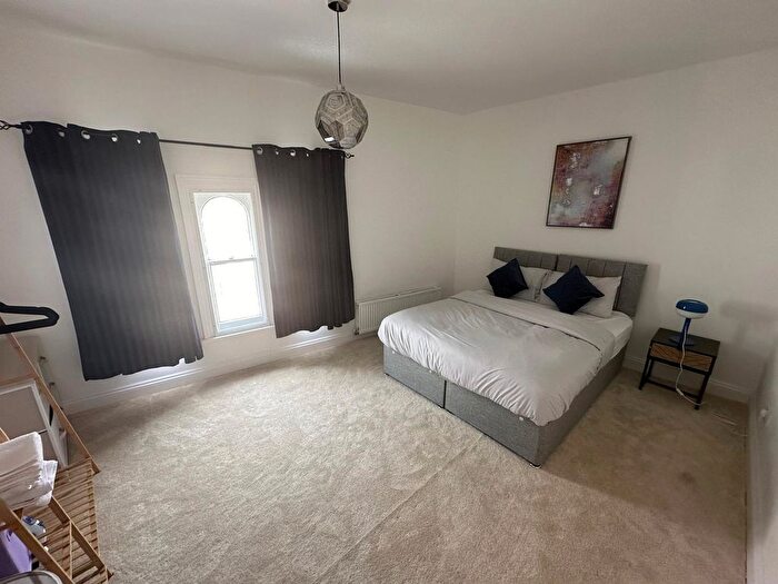 2 Bedroom Flat To Rent In Abington Square, Northampton, NN1