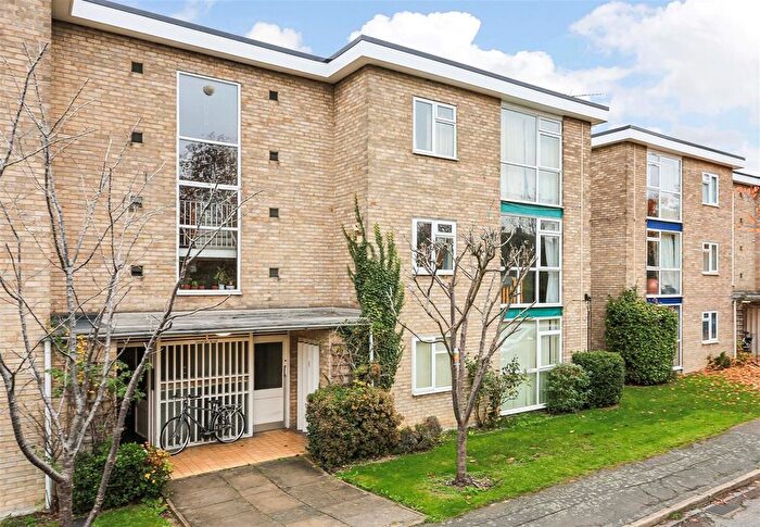 2 Bedroom Flat For Sale In Lilac Court, Cambridge, CB1