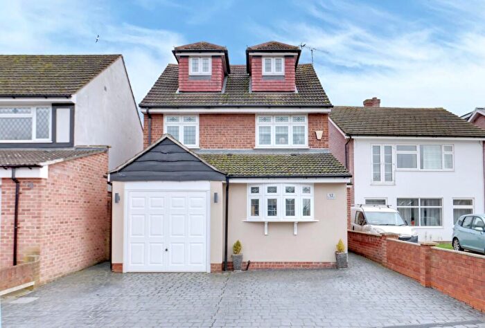 4 Bedroom Detached House For Sale In Abbey Wood Lane, Rainham, RM13