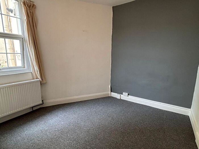 1 Bedroom Flat To Rent In West Cliff, Dawlish, EX7