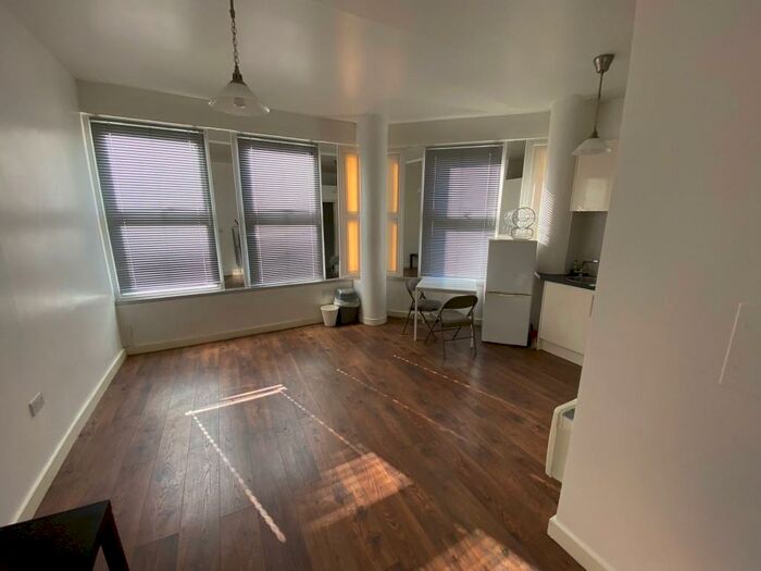 Studio To Rent In Sentinel Square, London, NW4