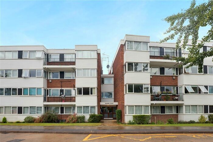 2 Bedroom Flat To Rent In Bourne Court, New Wanstead, London, E11