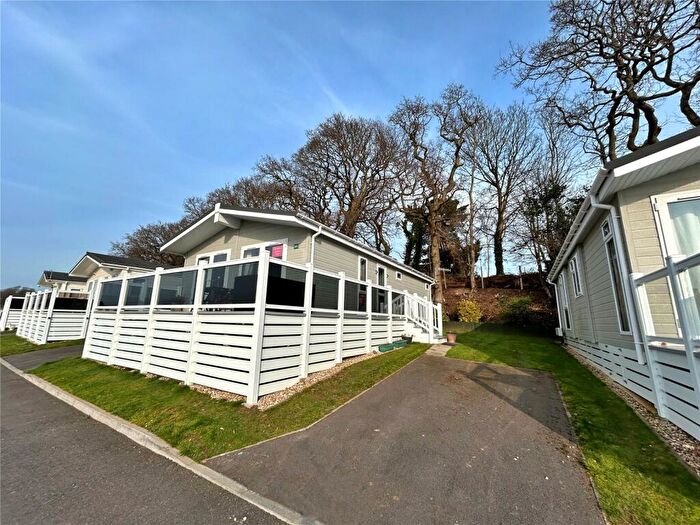 2 Bedroom Park Home For Sale In Hoburne Lane, Highcliffe, Christchurch, Dorset, BH23