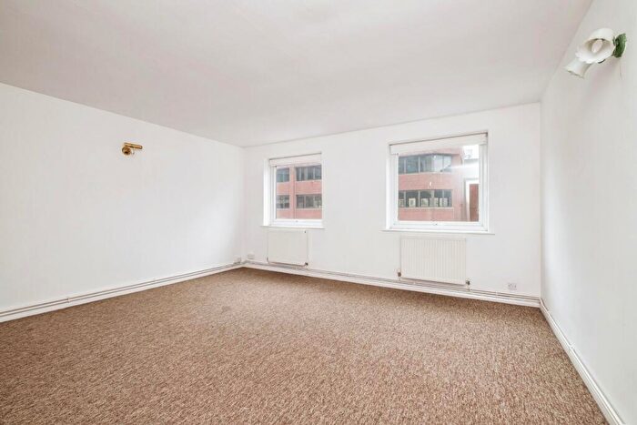2 Bedroom Flat For Sale In Goldsworth Road, Woking, Surrey, GU21