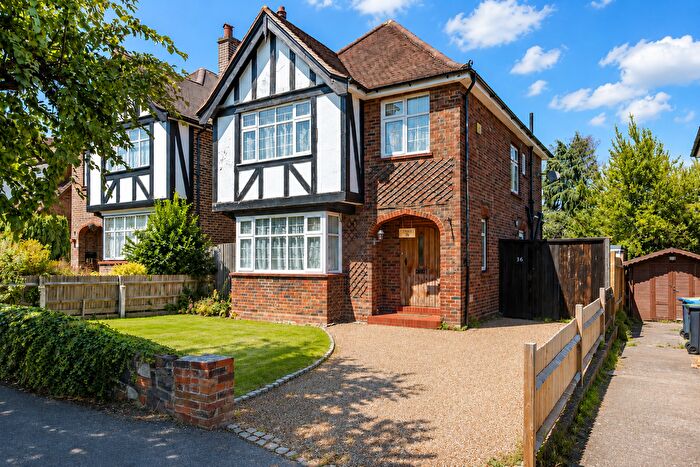 3 Bedroom Detached House For Sale In Elmcroft Drive, Chessington, KT9