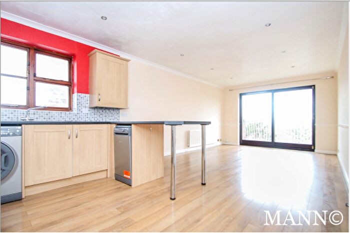 2 Bedroom Property To Rent In Bromley Road, Bromley, BR2