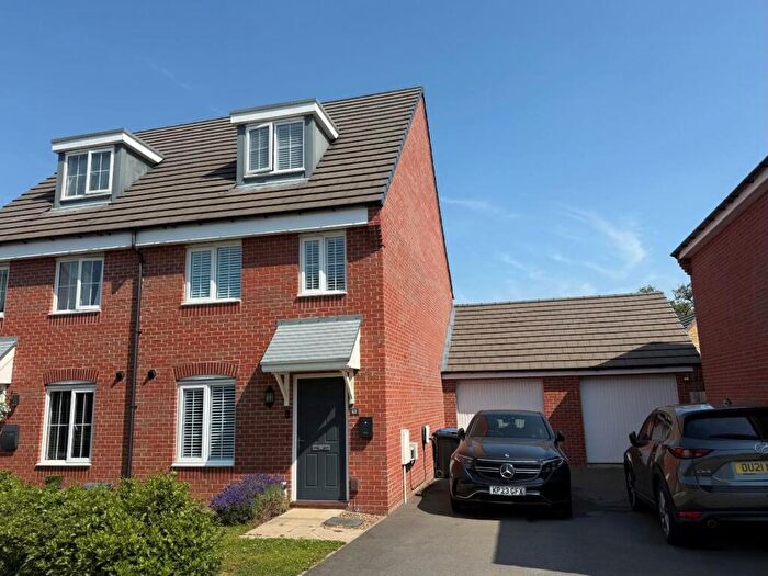 3 Bedroom Semi-Detached House For Sale In Mayfly Road, Pineham, Northampton, NN4